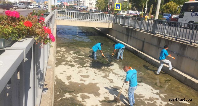 Çeşme'de 'sonbahar' temizliği
