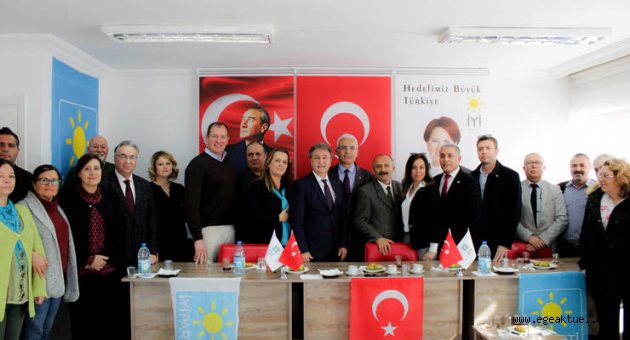 CHP Bornova Adayı İduğ'a Çamdibi'nde festival gibi karşılama!