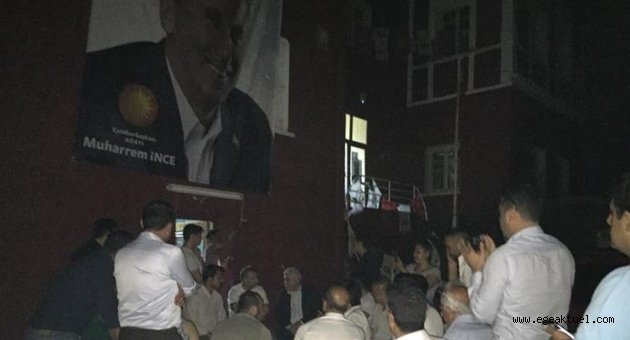 CHP Çankaya Seçim Bürosu önünde tatsız hadise