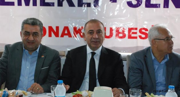 CHP Genel Sekreteri Tekin, İzmir'de emeklilerle buluştu