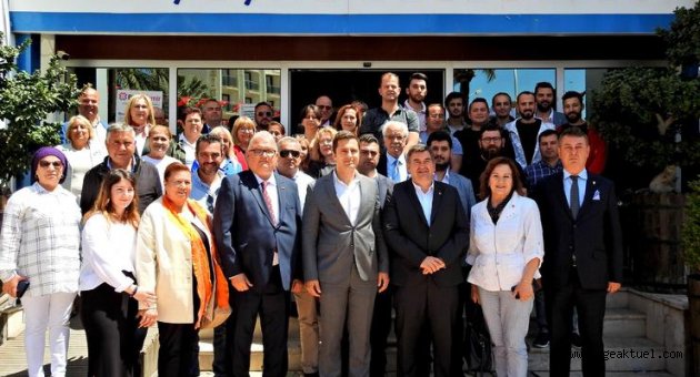CHP İl Başkanı Yücel'den Çeşme'ye tebrik ziyareti
