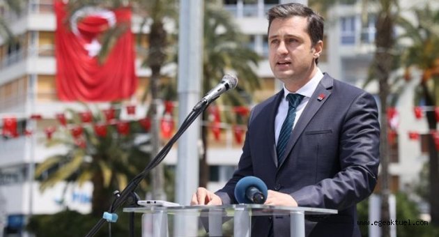 CHP İzmir 23 Nisan’ı Atasının huzurunda kutladı