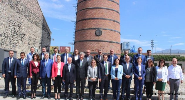 CHP İzmir adaylarından tanıtım toplantısı