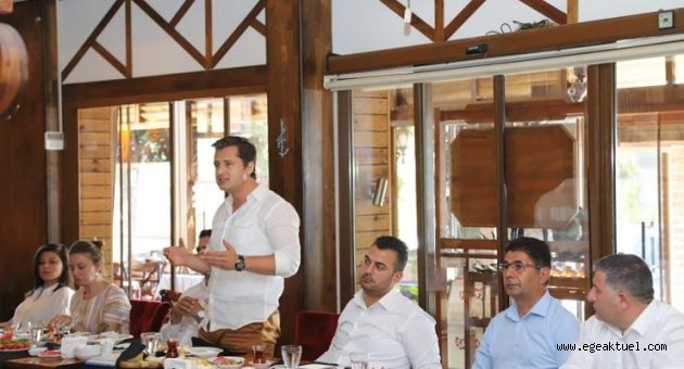 CHP İzmir muhtarları dinliyor