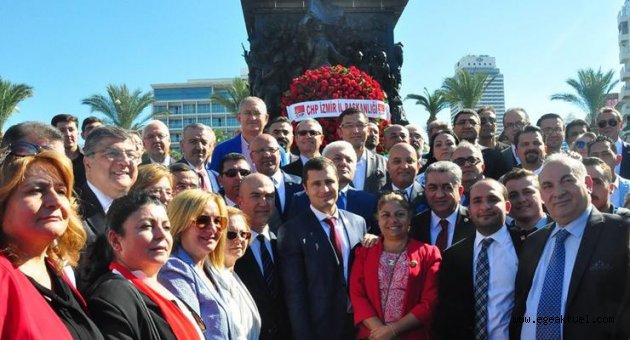 CHP İzmir'den Cumhuriyet Bayramı kutlaması