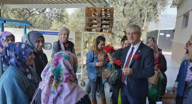 CHP’li Beko Kemalpaşa’da kadın işçilerle buluştu