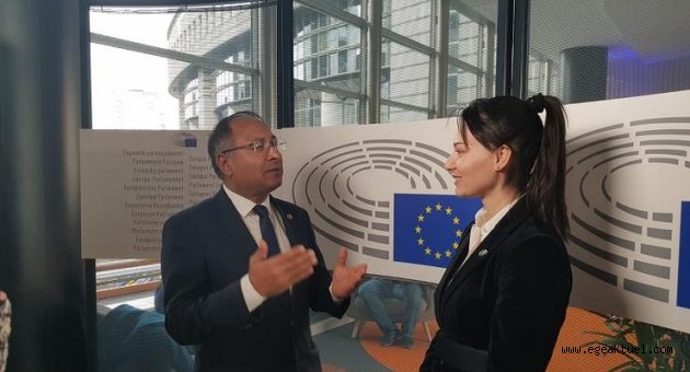 CHP’li Purçu Avrupa Parlamentosuna Roman çıkartması yaptı