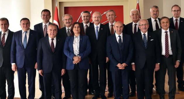 CHP'de 'büyük' zirve: Büyükşehir başkanları bir araya geldi