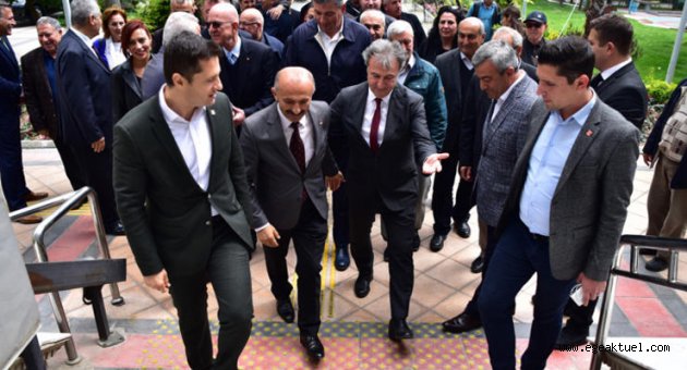 CHP'li Deniz Yücel'den Bornova ziyareti