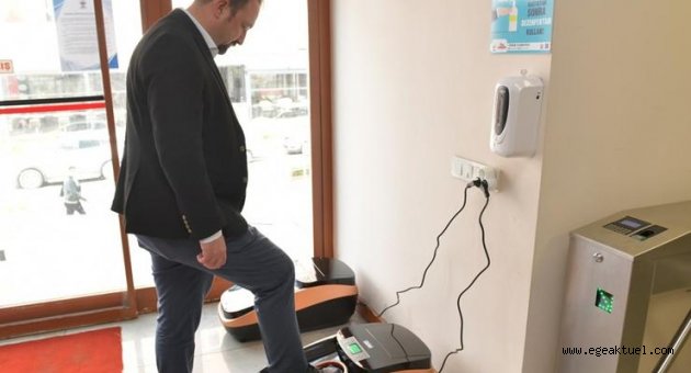 Çiğli Belediyesi’ne galoşsuz girilmiyor