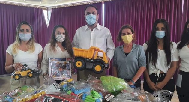 Çiğli’de çocukların oyuncak sevinci