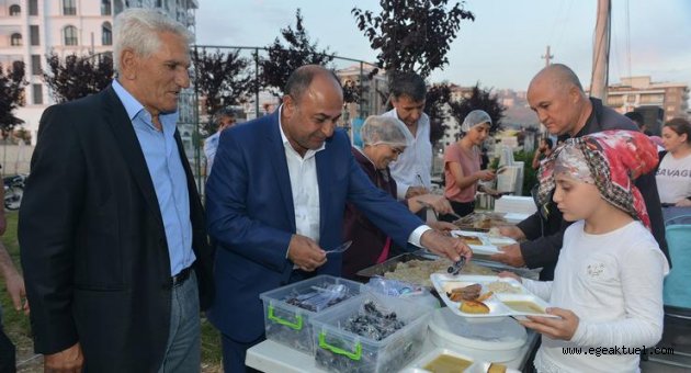 Çiğli’de iftar sofraları kuruluyor