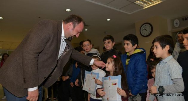 Çiğlili çocuklar tatile eğlenerek girdi