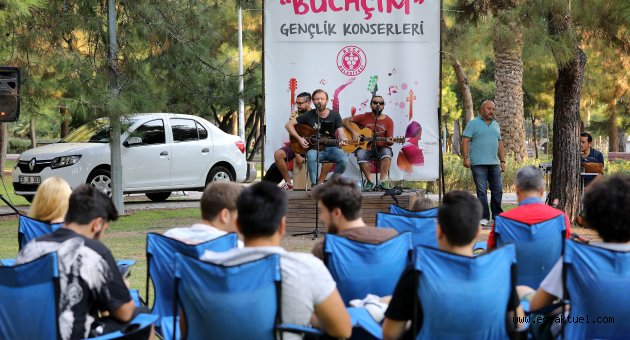 Çimlerde konser keyfi