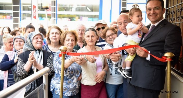 Çınarlar Kulübü Bornova'da açıldı