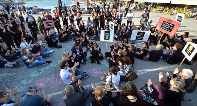 Çocuk İstismarı Foça’da Protesto Edildi