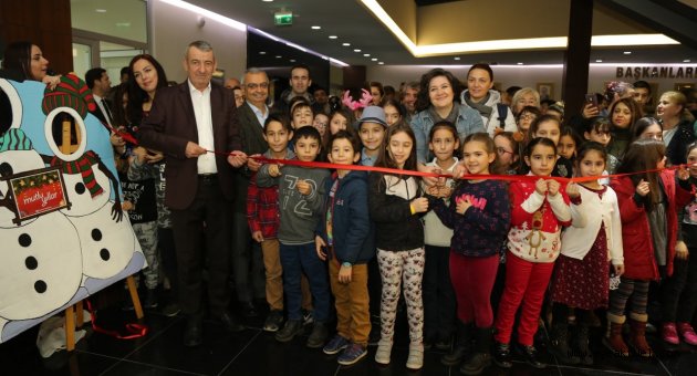 Çocuk kursiyerlerden yeni yıl sergisi