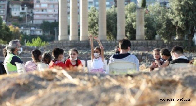 Çocuk meclisi tarihi Smyrna kentinde toplandı