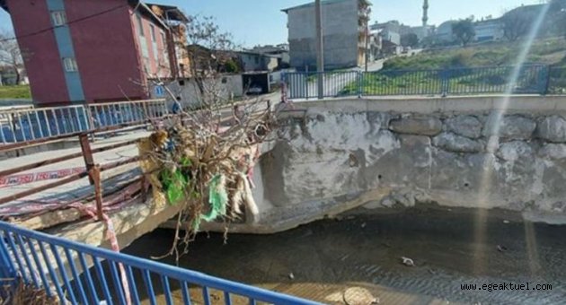 Çökme riski bulunan köprünün onarılmasını istediler