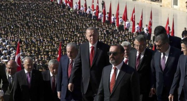 Cumhurbaşkanı Erdoğan Anıtkabir özel defterini imzaladı
