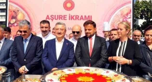 Cumhurbaşkanlığı aşçılarının tarifi ile aşure yapıldı