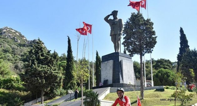 Cumhuriyet aşığı bisikletçi zafere pedal çevirecek