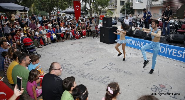 Cumhuriyet coşkusu mahallelerden başladı