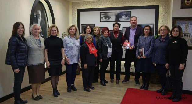 Cumhuriyet kadınları Nutuk okudu