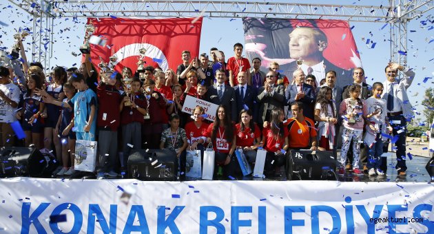 Cumhuriyete koştular