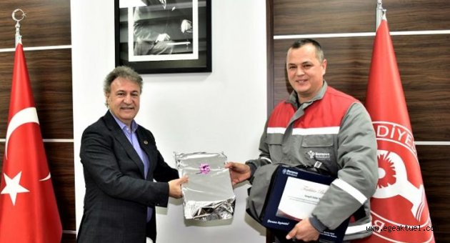 Davranışı ile örnek olan çalışana Başkan İduğ’dan teşekkür belgesi