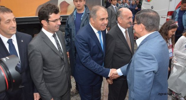  Davutoğlu İzmir'e geldi: 