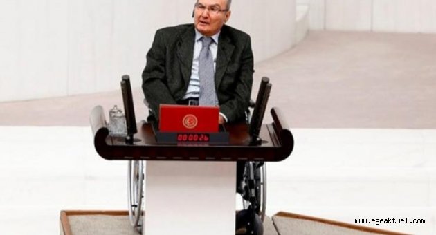 Deniz Baykal hastaneye kaldırıldı
