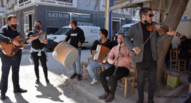 Dikili Belediyesi’nden Müzisyenlere Destek