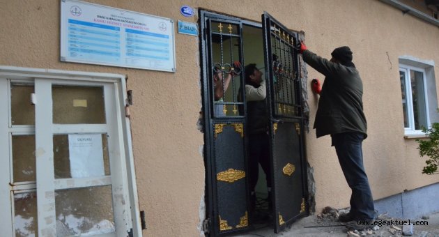 Dikili’de okullar daha güvenli hale getiriliyor