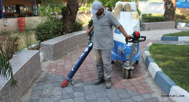 Dikili’de yaz temizliğinden ödün yok