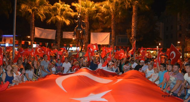 Dikili halkı şehitlerimizi unutmadı