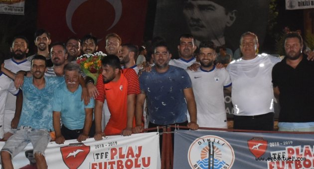 Dikili plajları futbolla şenlendi