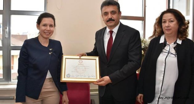 Dikili'de Adil Kırgöz mazbatasını aldı