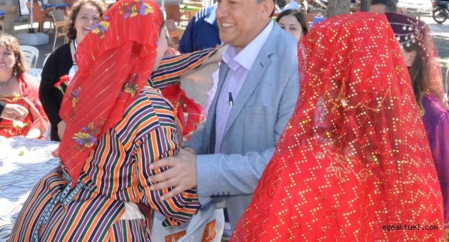 Dikili'de annelere anlamlı jest