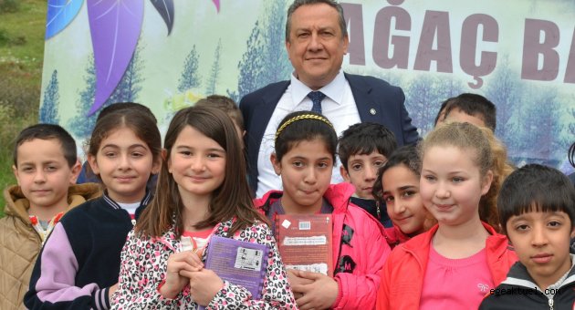 Dikili'de fidanlar toprakla buluştu