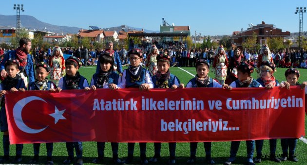 Dikili'de yer gök kırmızı-beyaz