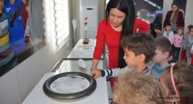 Dikili'deki Çocuk Bilim Evi’ne yoğun ilgi