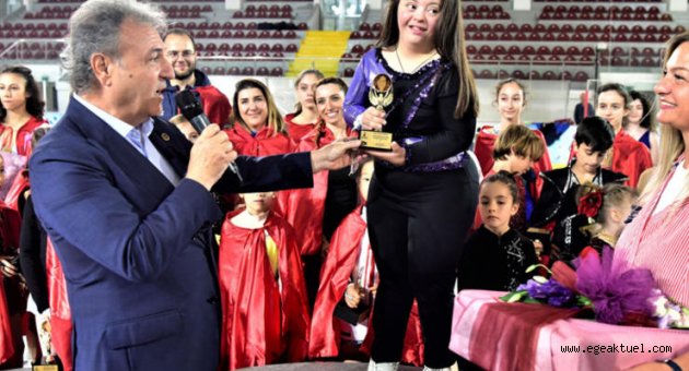 Downlu Selin'i mutlu eden sürpriz