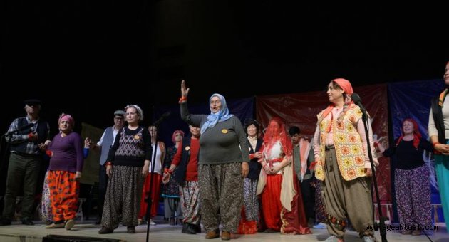 “Düğün ya da Davul” oyunu Menemen de sahnelendi