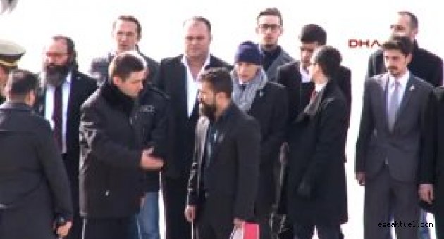 Dünya Boks Şampiyonu Ünsal Arık Kemerini Ata'sına Götürdü