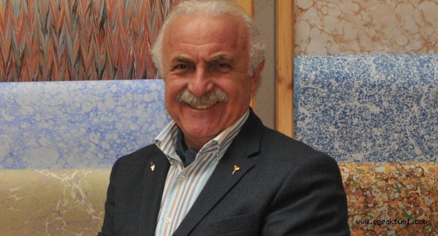  Dünyaca ünlü ebru sanatçısı Hikmet Barutçugil Selçuk Yaşar Saat Galerisi'nde