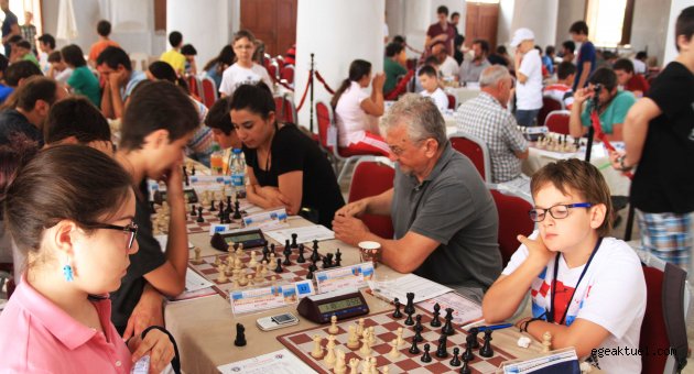 Dünyanın en büyük satranç  ustaları Çeşme’de buluşacak