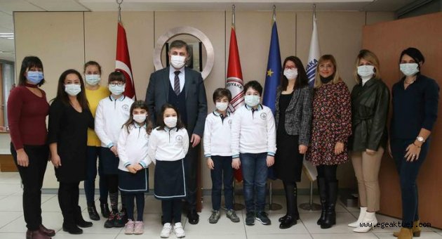 Duyarlı minikler Başkan Tugay’ı ziyaret etti