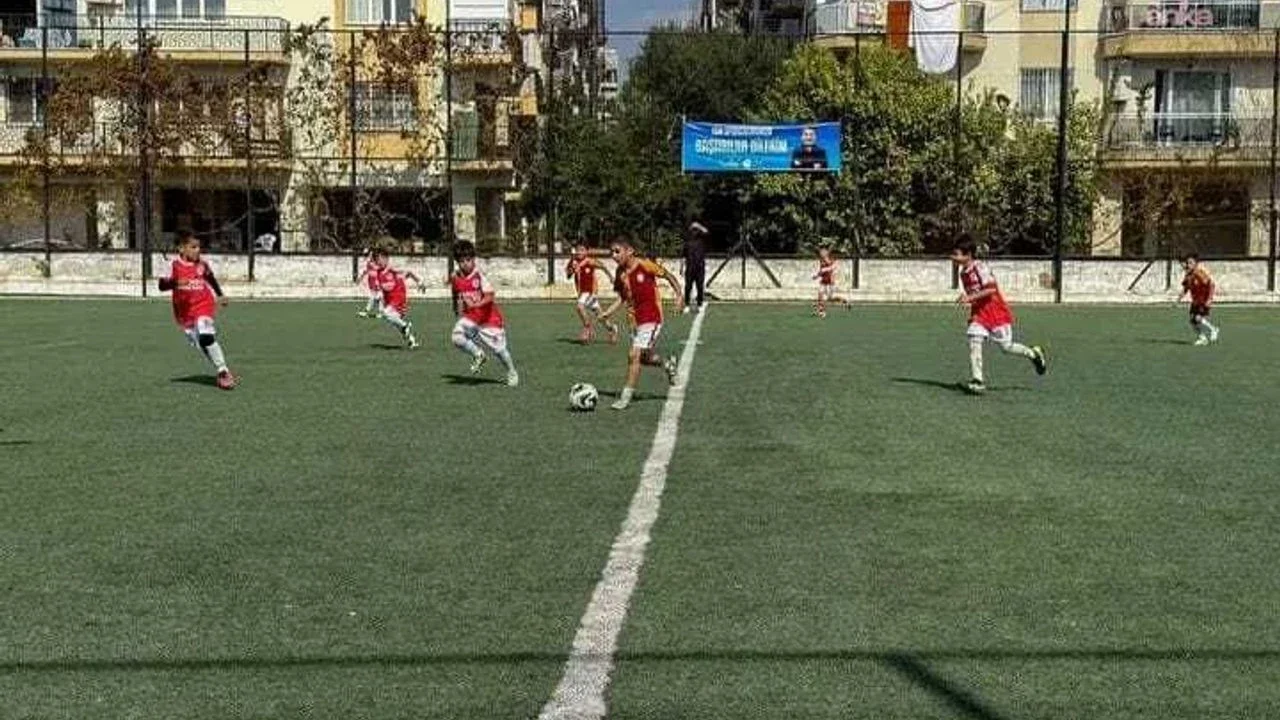 Efeler’de Cumhuriyet turnuvasında 120 çocuk sahaya çıktı