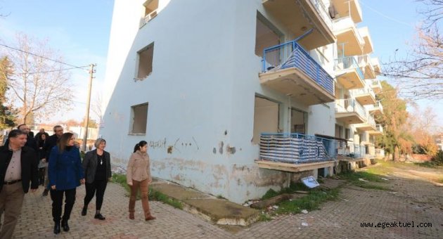 Efes Selçuk Belediye lojmanlarının yıkımına başlandı